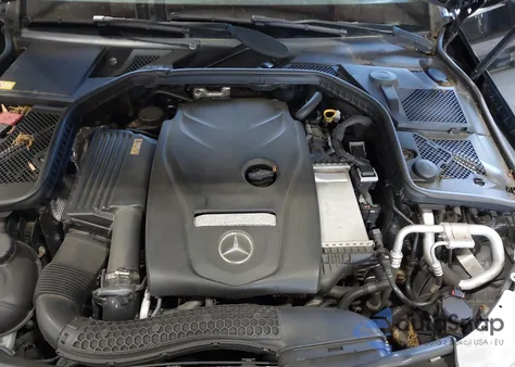 2015 Mercedes-Benz C 300 4Matic/Luxury 4Matic/Sport 4Matic z USA, uszkodzony, nr VIN 55SWF4KB3FU081695